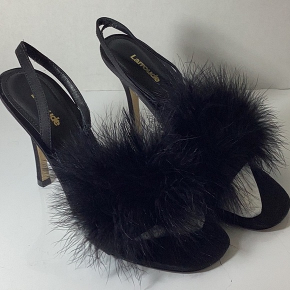 Marilyn Sandal
Larroude
brand: Larroude - Picture 6 of 12